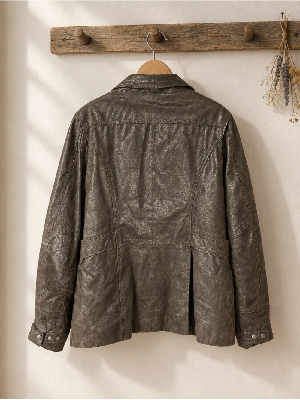 Danier Brown real genuine Leather Snap-Front Jacket with Love Horse inside - Picture 3 of 10